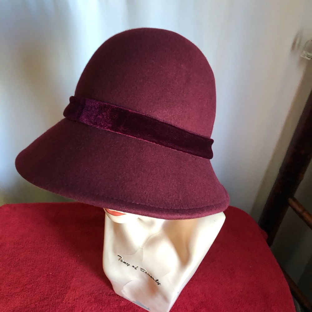 Elegant Vintage 1920’s Cloche Hat